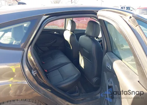 2015 Ford Focus Se z USA, uszkodzony, nr VIN 1FADP3K28FL299988